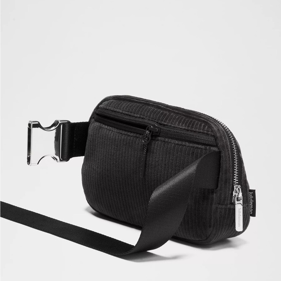 Everywhere Belt Bag Corduroy - True Navy - Picture 2 of 2